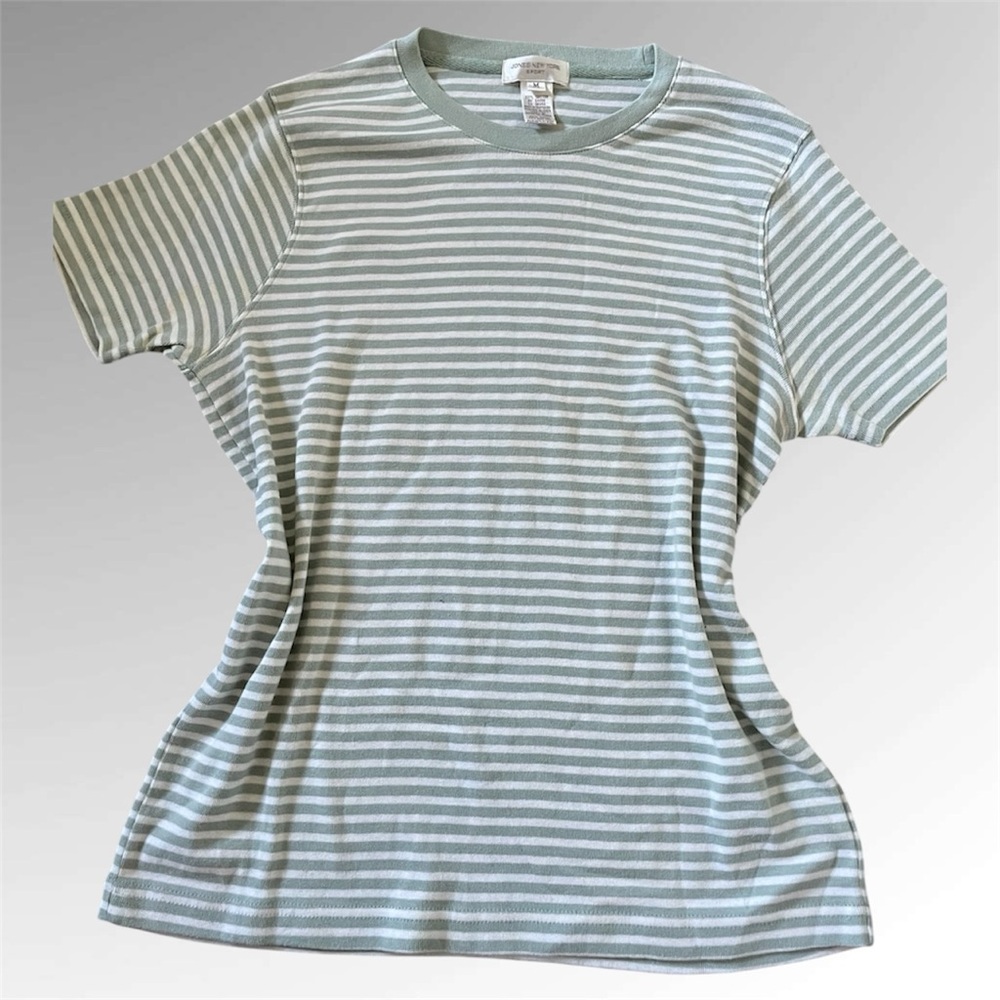 Stripped simple jones New York soft tee size medium